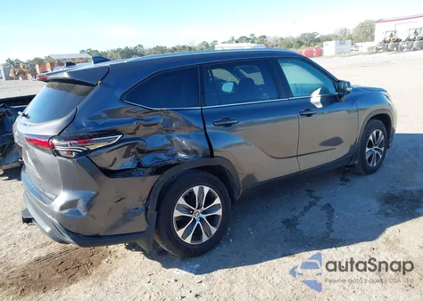 2022 Toyota Highlander Xle z USA, uszkodzony, nr VIN 5TDHZRBH5NS585341